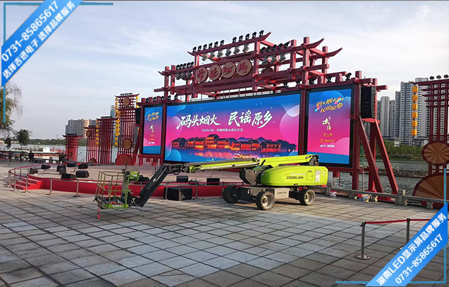 常德某旅游景點(diǎn)文化廣場(chǎng)LED顯示屏.jpg 常德某旅游景點(diǎn)文化廣場(chǎng)LED顯示屏.jpg